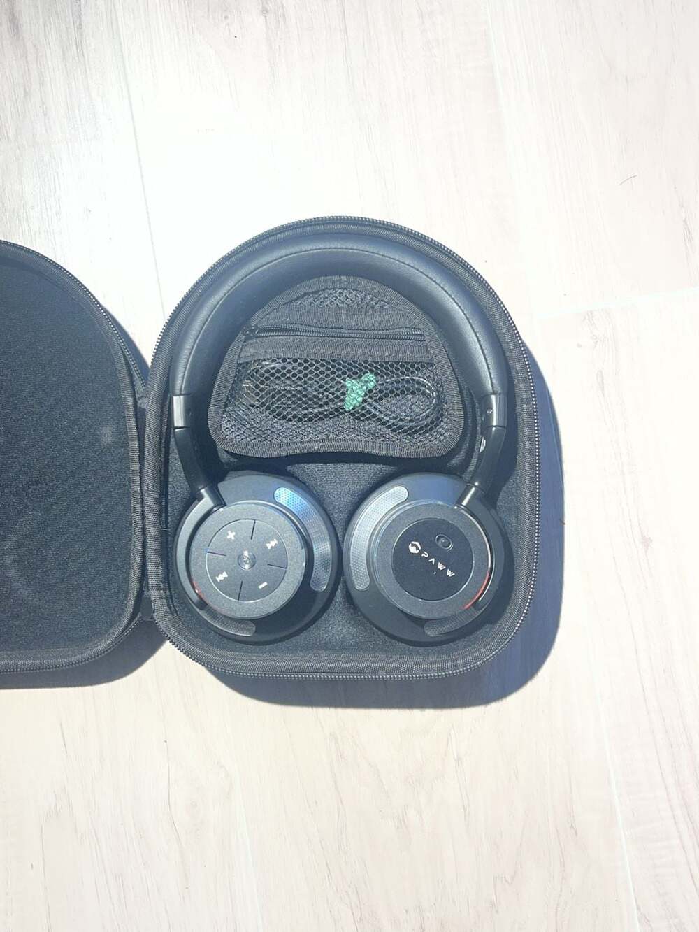 Paww Wireless Bluetooth Headphones With Case Black